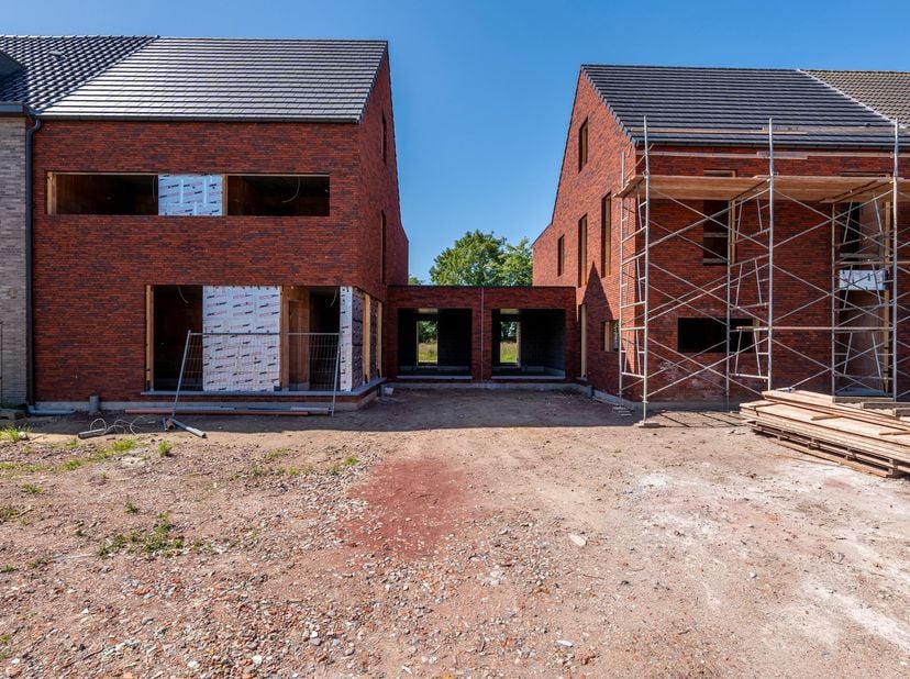 Moderne BEN nieuwbouwwoning met 3 slpk. te Meer - Hoogstraten!<br />
INDELING<br />
Gelijkvloerse verdieping:<br />
- Inkomhal met gastentoilet<br />