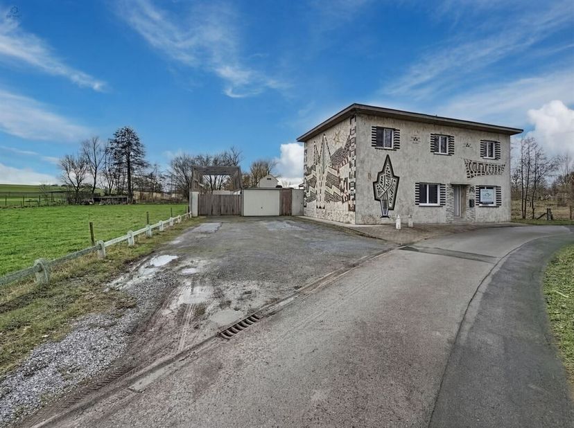 Spacieuse habitation sur un terrain exceptionnel dans un havre de paix à Lierde<br />
Située dans une rue latérale calme à Lierde, cette charmante et