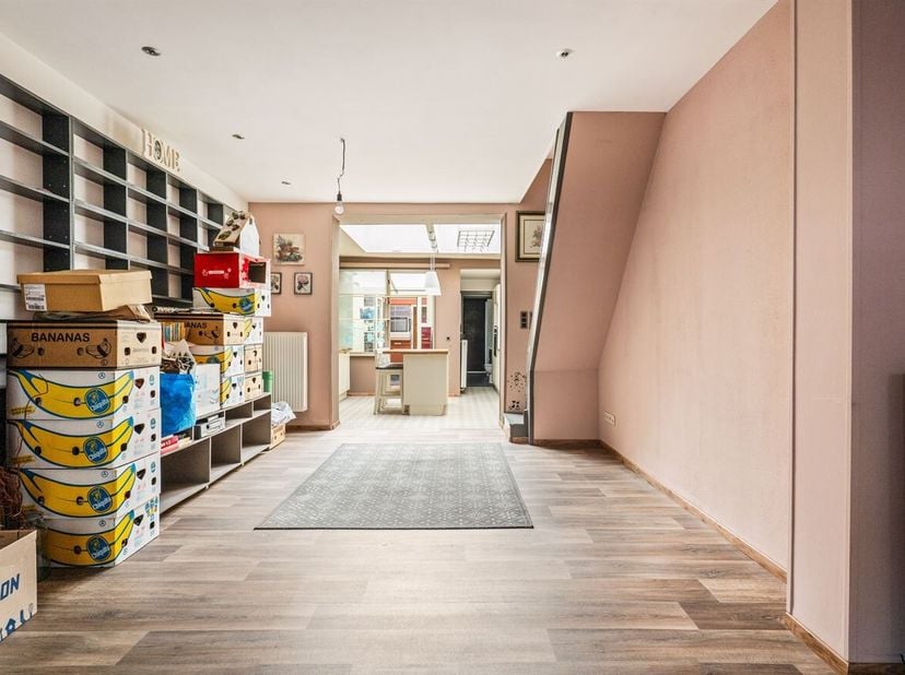 Instapklare woning met 4 slaapkamers op rustige en centrale ligging in Mechelen<br />
Deze ruime woning is gelegen in een rustige straat, vlak bij het