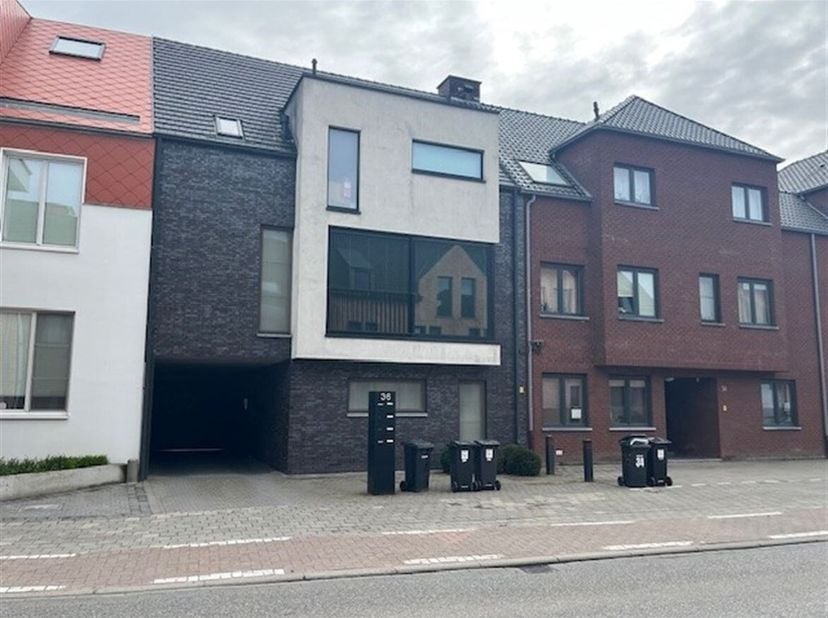 Mooi appartement met 1 slaapkamers, ruim terras en autostaanplaats<br />
Ligging: Het appartement is zeer gunstig gelegen pal in het centrum van Zoers