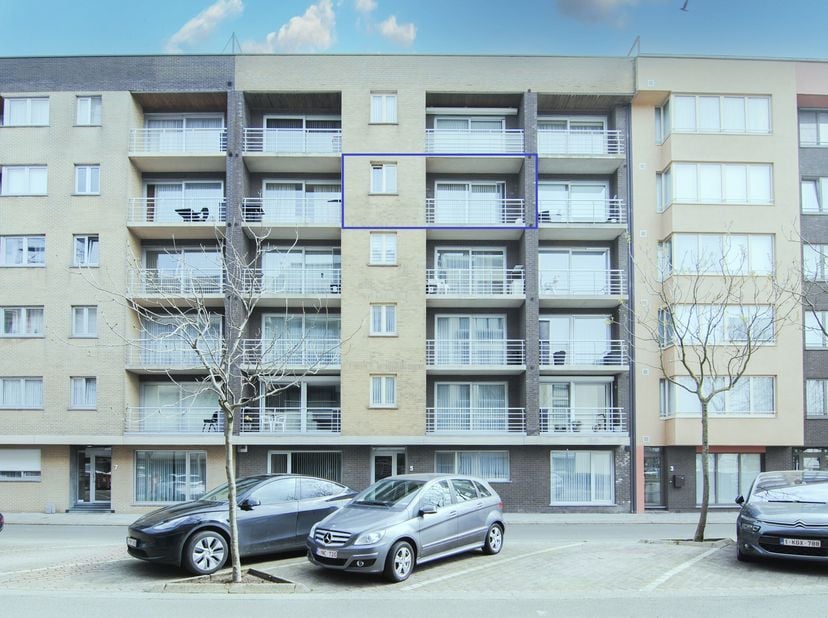 Dit zeer energiezuinig (EPC A) éénslaapkamerappartement bevindt zich op de vierde verdieping in een rustige buurt in Blankenberge, op slechts vijf min