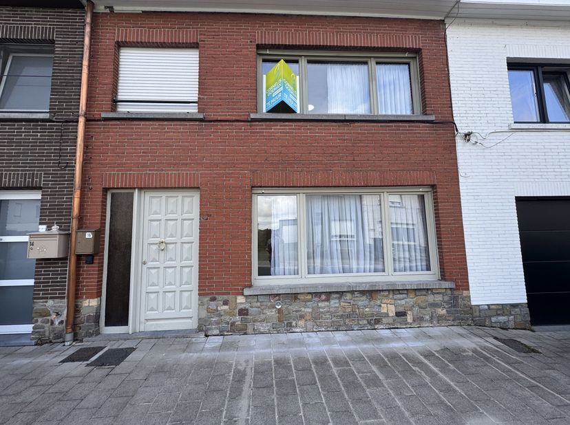 Woning te huur in Geraardsbergen<br />
Ben je op zoek naar een instapklare woning met ruimte? Dan is deze prachtige gezinswoning precies wat je zoekt!