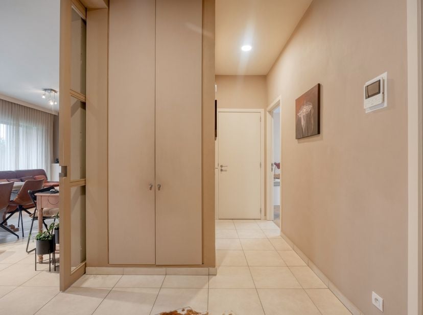 Op zoek naar een&amp;nbsp;centraal gelegen appartement met alle comfort&amp;nbsp;binnen handbereik? Dit comfortabel en lichtrijke appartement, gelegen in resi