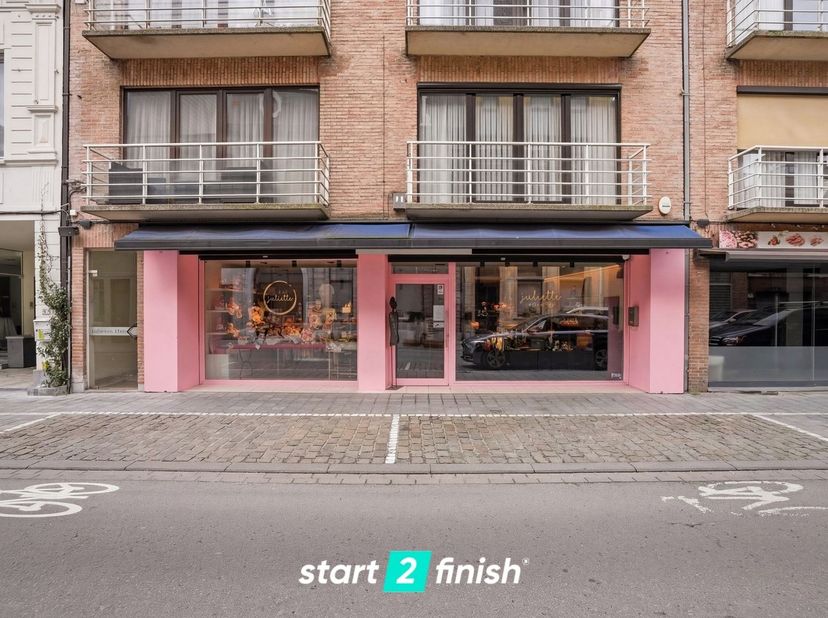 Commercieel pand met uitstekende zichtbaarheid en tal van mogelijkheden. Ontdek dit instapklare handelspand gelegen in de Sint-Amandsstraat 35 te Roes