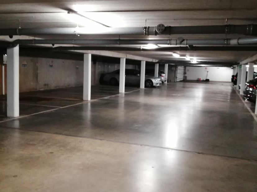 Bewoners Pauwelslei, Vinkendreef, Miksebaan !!!<br />
Of pendelaars uit de kempen, parkeer uw auto en neem de bus naar de stad.<br />
Staanplaats te h