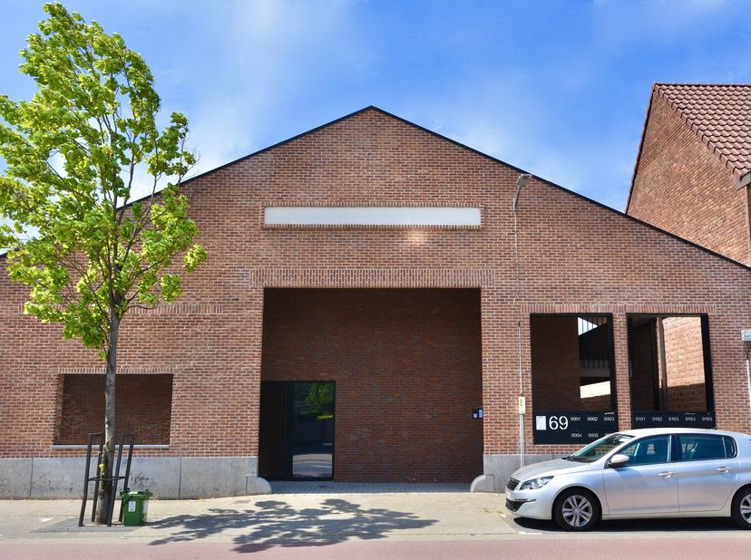 Op zoek naar een comfortabel, energiezuinig appartement op een toplocatie of een interessante vastgoedbelegging? Dan is dit stijlvolle gelijkvloers ni