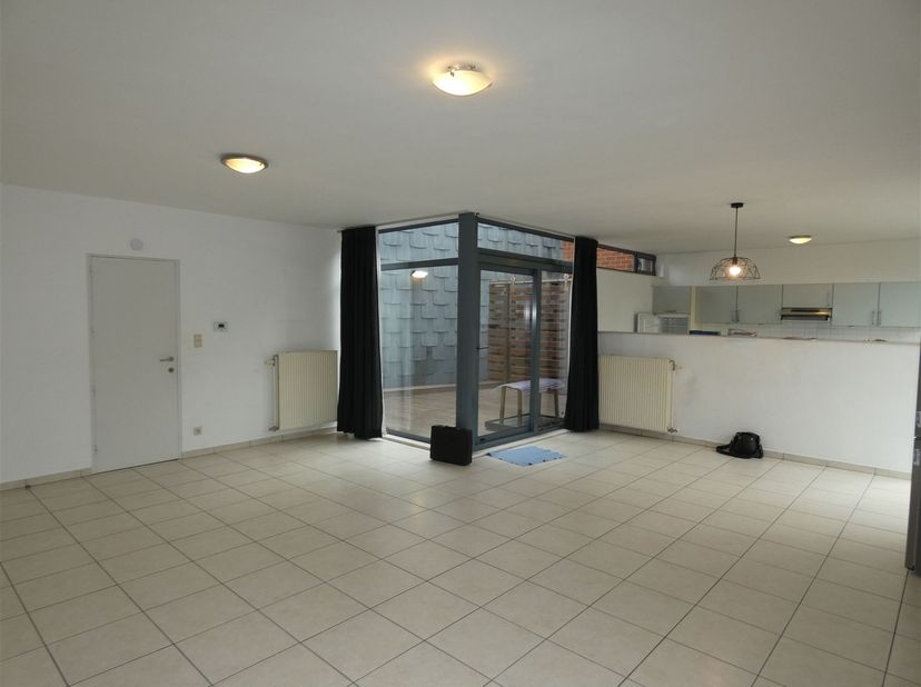 Prachtig duplexappartement in het centrum van Leuze-en-Hainaut met 2 zeer mooie terrassen. <br />
<br />
Deze woning heeft een bewoonbare oppervlakt