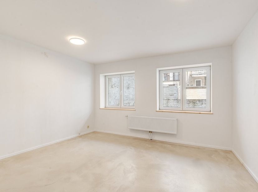 Gerenoveerd appartement in Koksijde, nabij de zeedijk en het centrum. Dit verzorgde appartement combineert een centrale ligging met een aangename priv