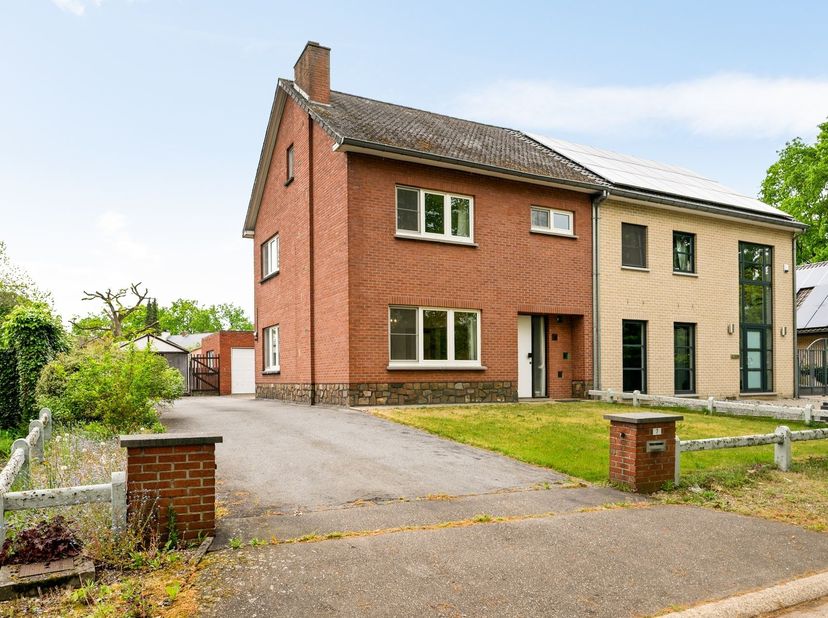 Ligging:<br />
<br />
<br />
<br />
Gelegen in het groene en rustige Kiewit, nabij de verbindingsweg tussen Hasselt en Zonhoven. Dankzij de uitsteke