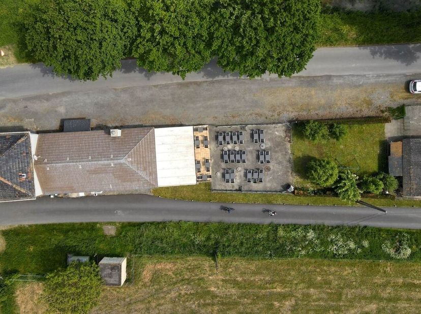 <br />
Deze horeca zaak is gelegen aan de rand van Ieper en is een zeer goeie invalbasis voor de verschillende nabij gelegen wandel- en fietsroutes. M