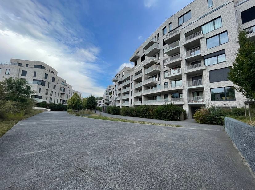 WOLUWE-SAINT-LAMBERT, tussen het Dumonplein (Stockel) en het winkelcentrum van Woluwe, prachtig APPARTEMENT (2 slaapkamers/1 badkamer) van 84 m² met e
