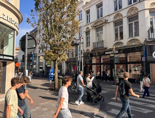                                         Bien commercial à louer à Gent, € 4.500
