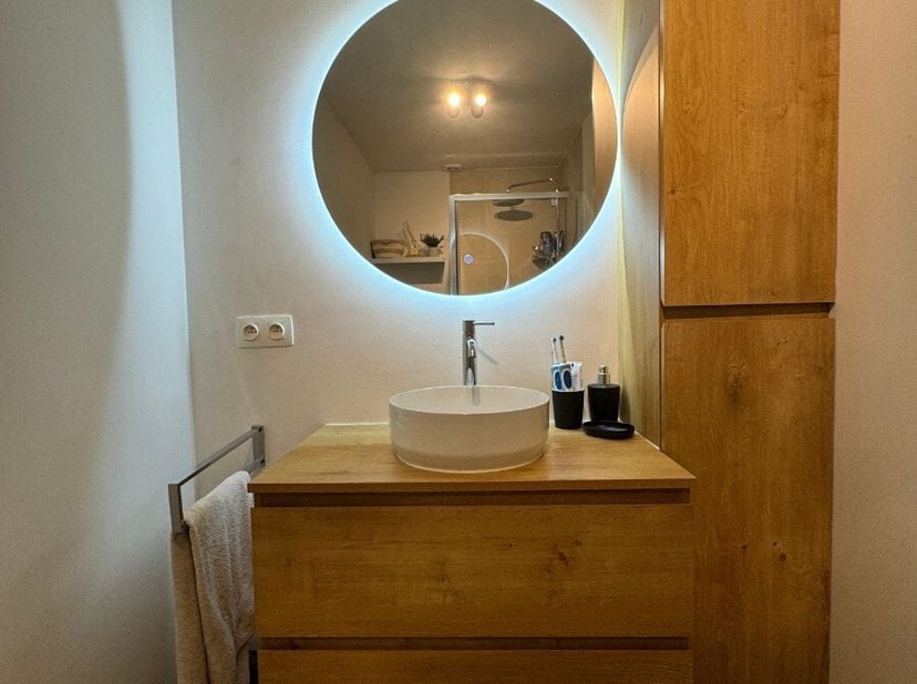Gezellig appartement met 1 slaapkamer te huur in Geel:Op zoek naar een praktisch appartement op een centrale ligging? Dit 1-slaapkamerappartement bevi