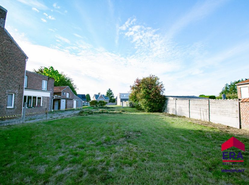 Deze bouwgrond van 477 m² biedt de perfecte kans om jouw droomwoning in open bebouwing te realiseren. Gelegen in een rustige, aangename straat, combin