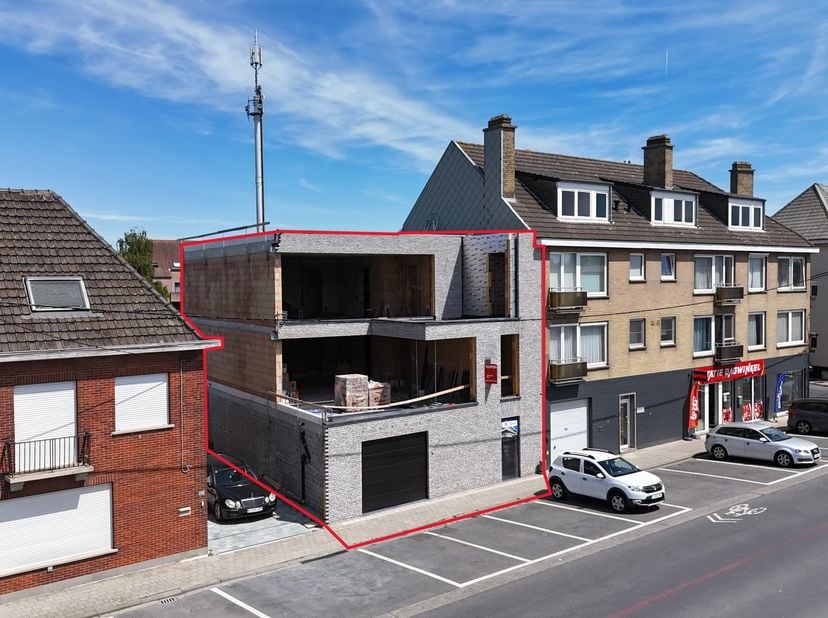 Ben je op zoek naar een ruim appartement met een zeer goeie bereikbaarheid? Dan is dit kleinschalig nieuwbouwproject iets voor jou!&amp;nbsp;<br />
Aankoo