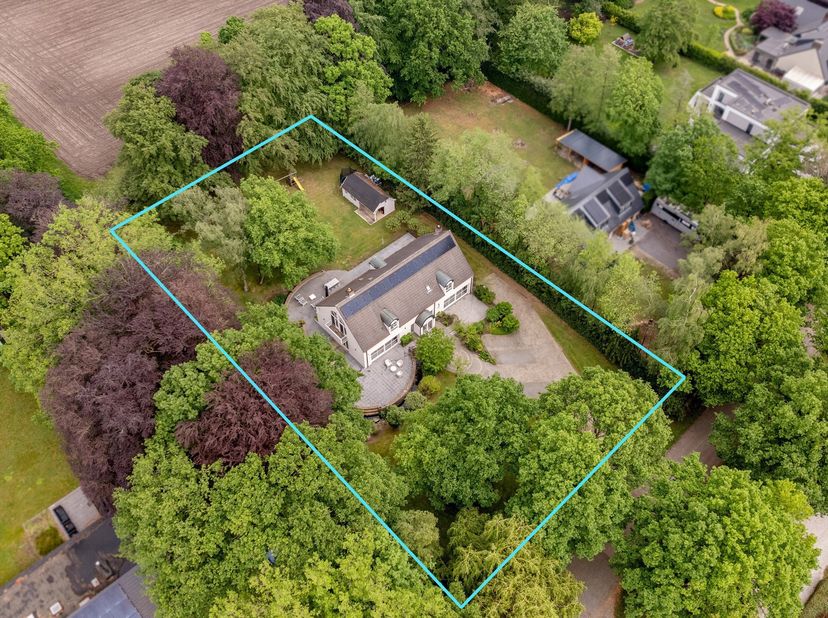 Exclusieve villa met weids uitzicht nabij de Kalmthoutse Heide op ca. 3.050 m²<br />
In een uitzonderlijk rustige en groene omgeving, vlak bij de Kalm