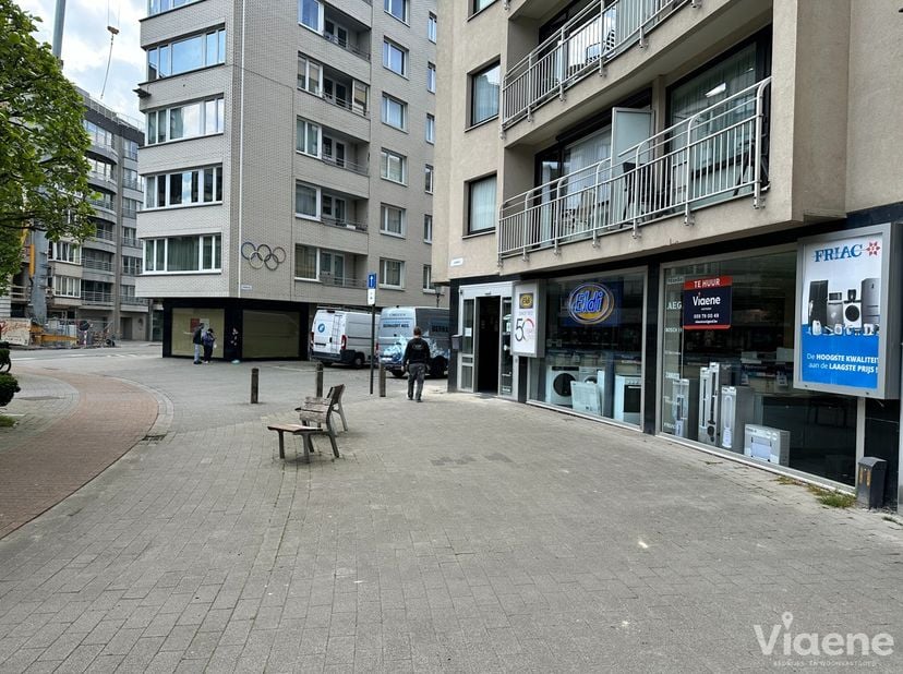 Bedrijfsvastgoed te koop in Leopold I-plein 5,
                    8400 Oostende
