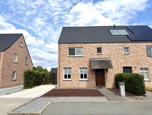                                         Maison à louer à Kuringen, € 1.350
