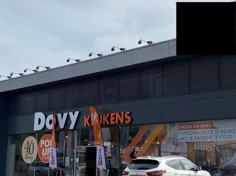 Kantoorruimte te huur langs de Bredabaan te Schoten<br />
<br />
Ligging: Gelegen op de eerste verdieping van een handelsland naast de Bredabaan te