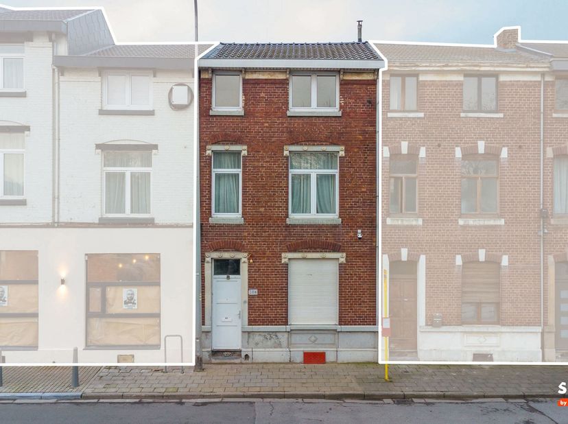 L'agence SKYIMMO a le plaisir de vous proposer cette grande maison unifamiliale, idéalement située à Bressoux, proche des commodités.<br />
Le bien se