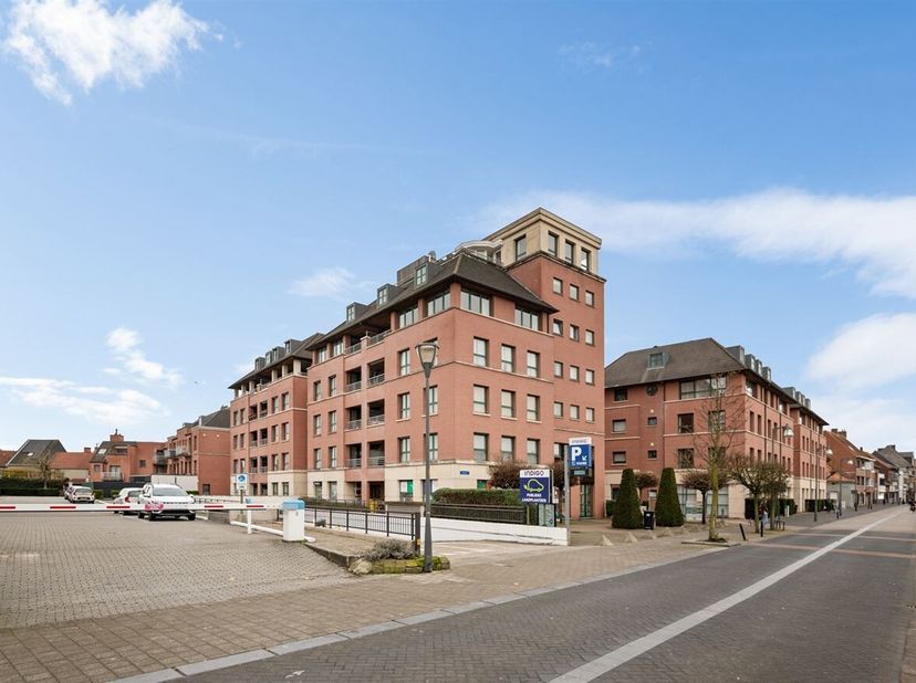 Penthouse met 3 slaapkamers en panoramisch dakterras<br />
5de verdieping<br />
Via de lift krijg je rechtstreeks toegang tot het penthouse. De inkomh