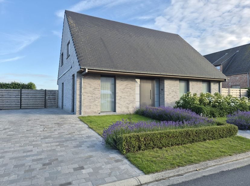 Huis te huur in Kapitein Fremaultstraat 9,
                    8647 Pollinkhove