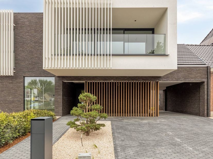 Vous recherchez un joyau architectural avec du caractère, de l'espace et un haut niveau de finition ? Cette nouvelle maison avec lits superposés offre