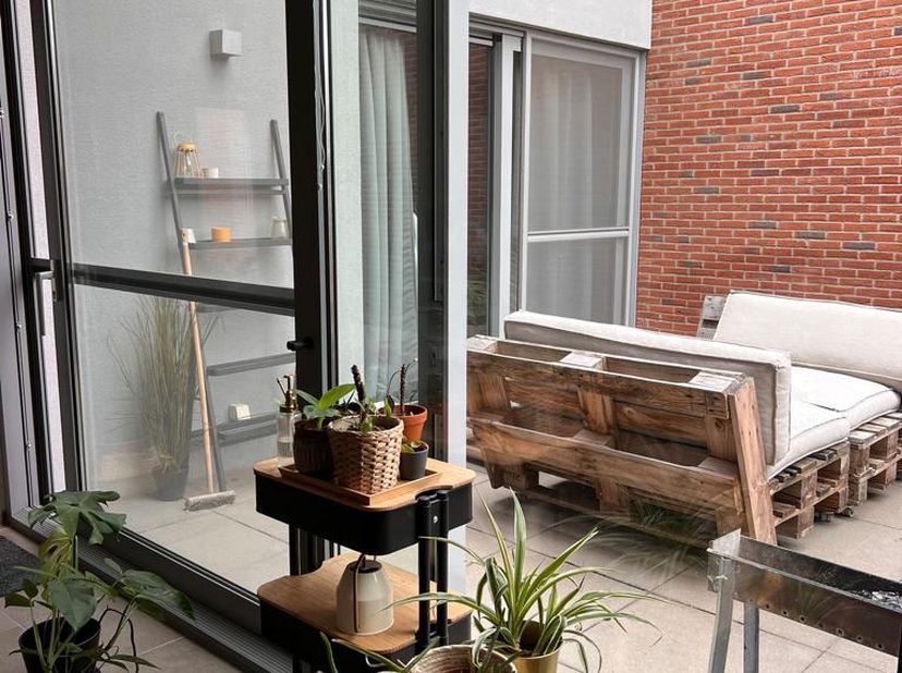 Van PARTICULIER<br />
Ruime patio-woning in het centrum van Diepenbeek.<br />
Gelijkvloers (geen verdieping, geen trappen).<br />
Deze patiowoning is