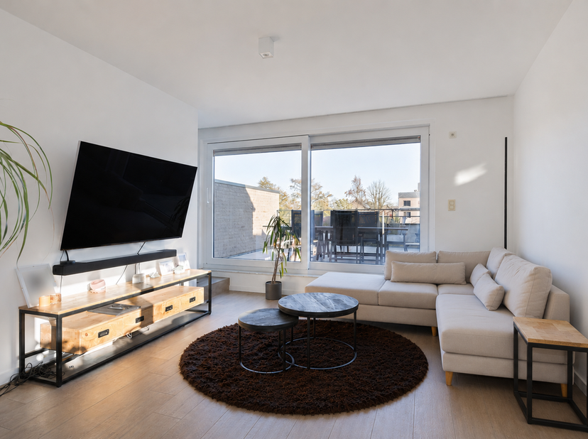 PRACHTIG AFGEWERKT, MODERN EN ENERGIEZUINIG DUPLEX-APPARTEMENT MET 2 VOLWAARDIGE SLAAPKAMERS, RUIM EN ZONOVERGOTEN TERRAS, AUTOSTANDPLAATS EN TUINBERG