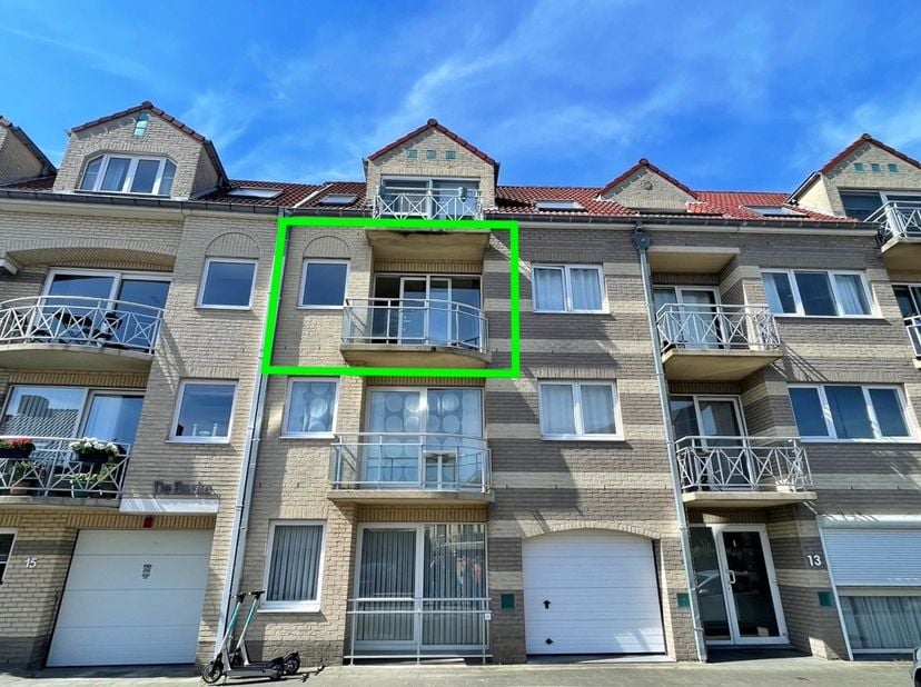Recent appartement in kleinschalig gebouw te Oostende.&amp;nbsp;<br />
<br />
Appartement beschikt over: inkomhal, 2 slaapkamers, badkamer, apart toilet,
