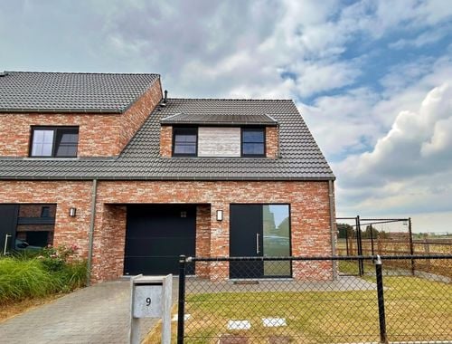                                         Maison à louer à Langemark, € 950
