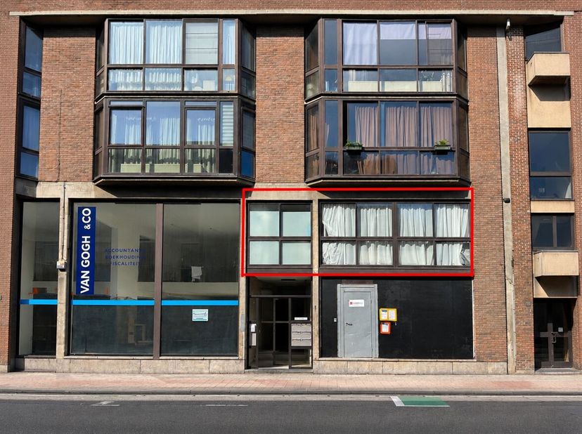 Ruim 1-slaapkamer appartement in hartje Merksem<br />
Ligging:<br />
Het appartement ligt in het centrum van Merksem, op wandelafstand van verschillen