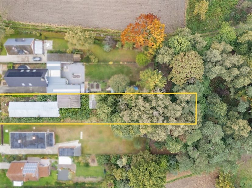 Ontdek deze ruime woning in Stekene, een ideale combinatie van rust en bereikbaarheid. De woning telt 3 slaapkamers en 1 badkamer. Het volledig percee