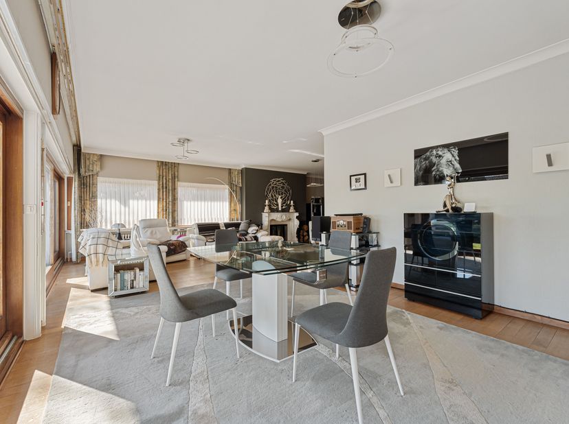 Unieke Japanse villa te koop in Wevelgem<br />
Deze bijzondere villa in Japanse stijl is een echte eyecatcher voor wie houdt van rust, ruimte en karak