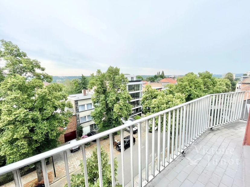 Bien présenté par Alexandra Dewitte Tel : 0473/84.61.61 ou alexandra.dewitte@victoire.be<br />
En exclusivité  Victoire Junot vous propose sur Uccle,