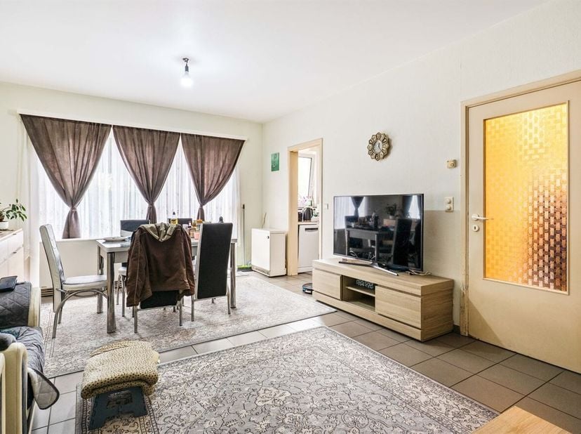 Gelijkvloers appartement met tuin en garagebox te koop!<br />
Ligging: Dit aangename gelijkvloerse appartement is gelegen in de Doornstraat te Wilrijk