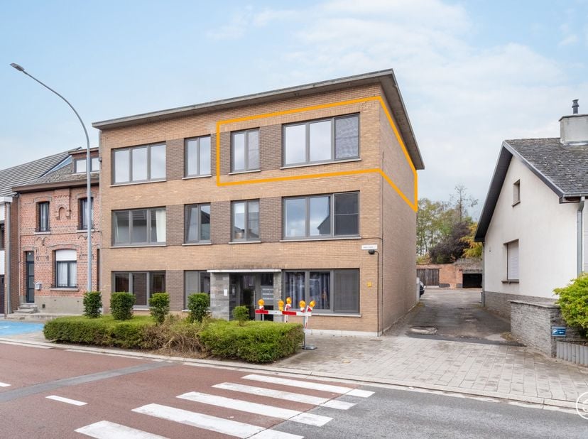 Appartement te koop in Winkelstraat 28 bus D,
                    2890 Sint-Amands