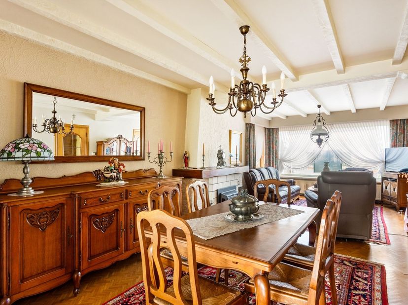 Te renoveren woning met potentieel en zuidgerichte tuin<br />
<br />
Deze woning is gelegen in Leest (Mechelen), in een rustige omgeving met goede v