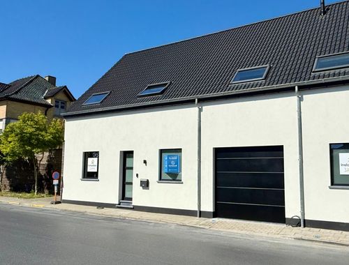                                         Maison à vendre à Sint-Eloois-Winkel, € 369.000
