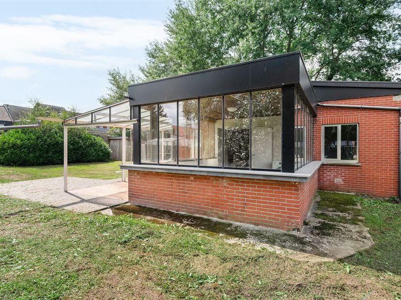 Een perceel tuin met werkplaats, geen domicilie mogelijk!!!<br />
Dit perceel grond is gelegen in een rustige, charmante straat net buiten het histori