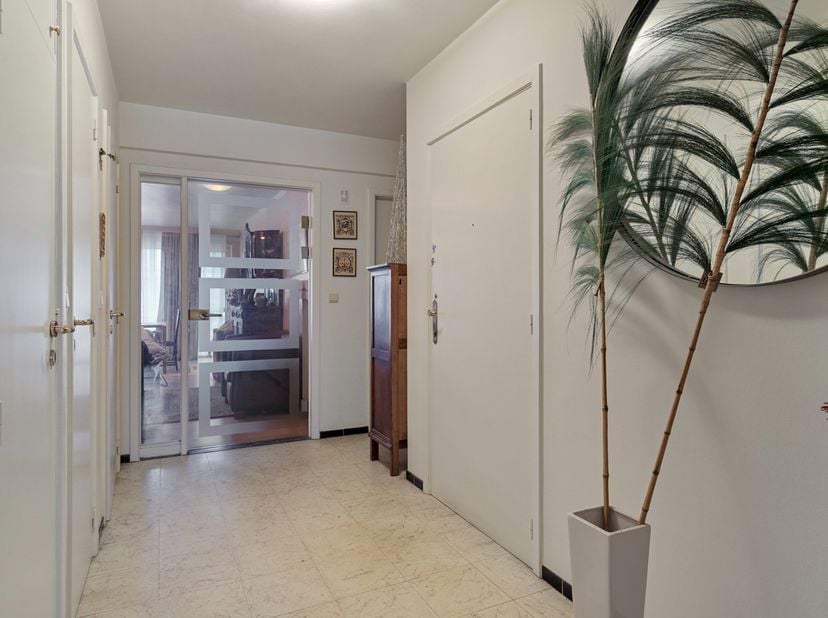 Op zoek naar een centraal gelegen appartement met alle comfort binnen handbereik? Dit instapklare en lichtrijke appartement, gelegen in residentie 'Fl