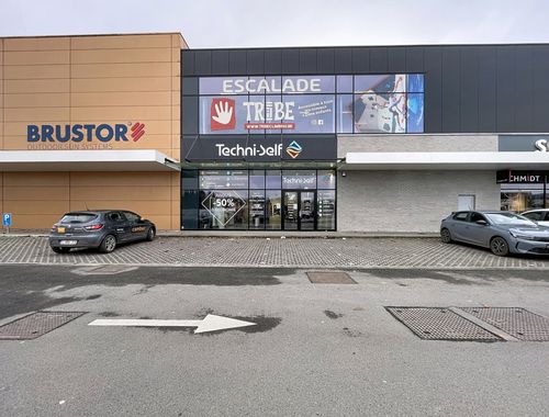                                         Bâtiment d’entreprise à louer à Marche-en-Famenne, € 3.750
