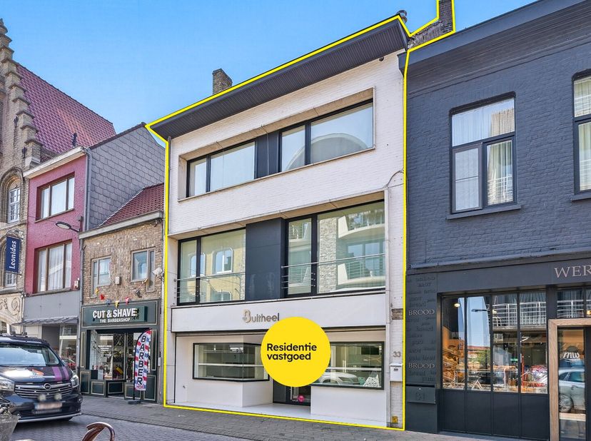Multifunctionele woning met handelsruimte in hartje Veurne. Op een uitstekende centrale ligging in Veurne bevindt zich dit veelzijdige eigendom, besta