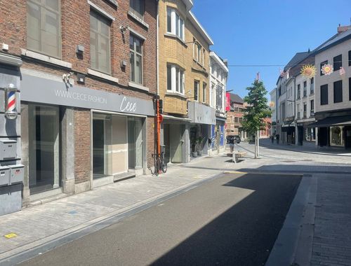                                         Handelspand te huur in Sint-Truiden, € 880
