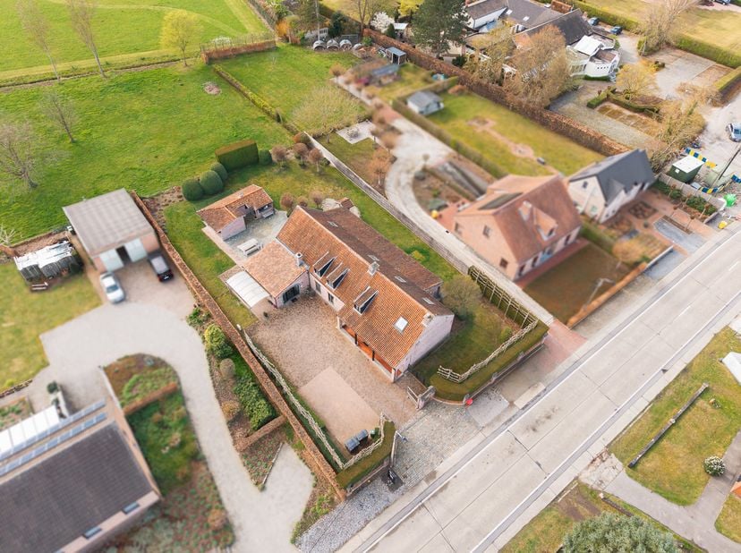 Bent u op zoek naar een landelijke woning dat ruimte, comfort en een groen kader naadloos combineert? Homixx Vastgoed stelt u graag deze karaktervolle