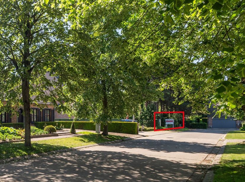 Villagrond gelegen aan de dreef in Noorderwijk<br />
Deze bouwgrond van 1.217m2 met een straatbreedte van 24,5m en diepte van 49,5m is geschikt voor h