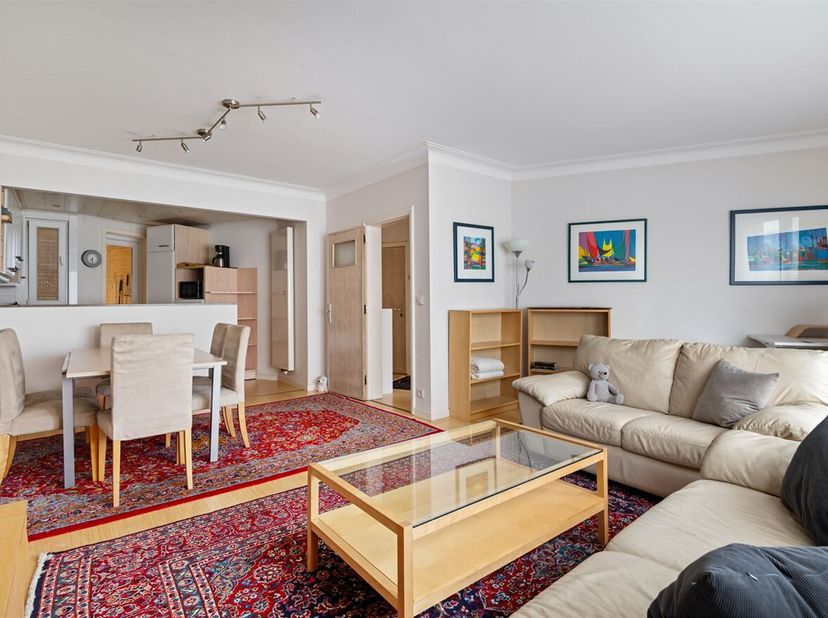 Openhuizendag op zaterdag 13 juni van 17u00 - 18u00<br />
Charmant 2 slaapkamer appartement in Deurne-zuid!<br />
Ligging: het appartement bevindt zic