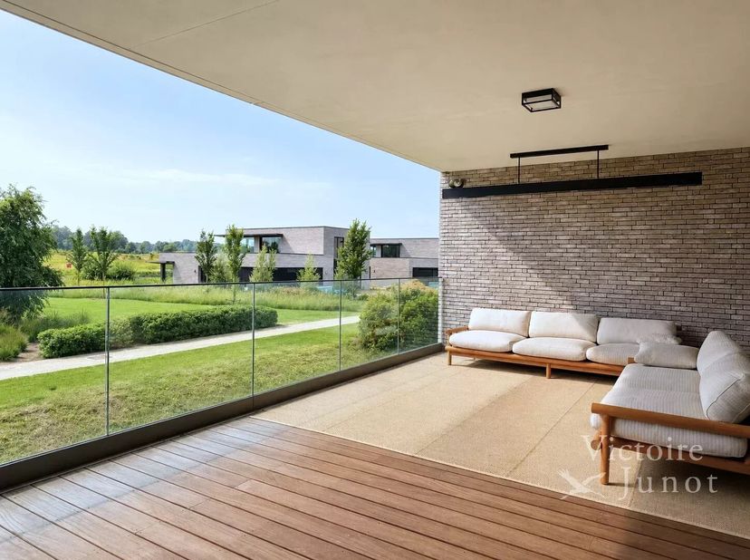 Bien présenté par Yanis Morsa : 0487 71 46 10 / yanis.morsa@victoire.be<br />
Victoire Junot vous propose ce magnifique appartement 2 chambres de ±155