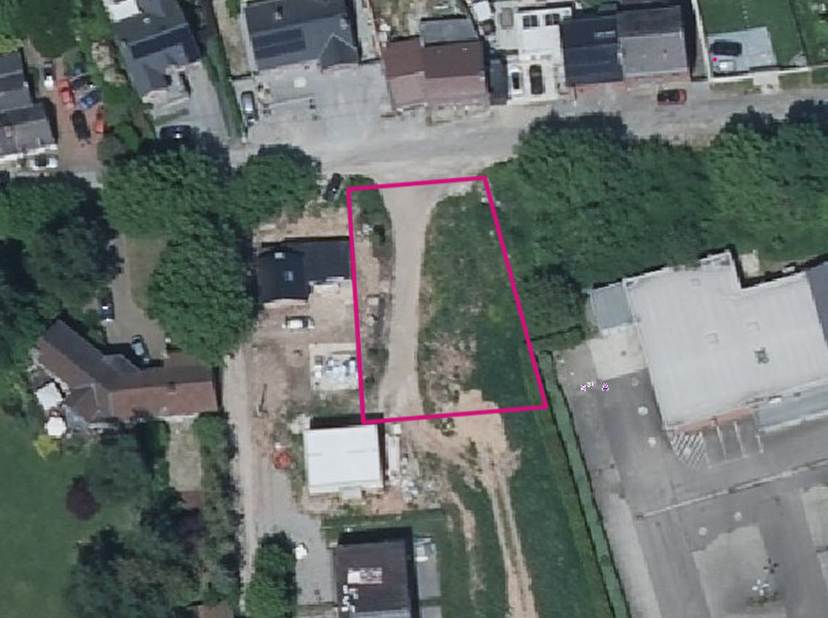 OPPORTUNITÉ POUR INVESTISSEURS !!<br />
TERRAIN avec possibilité à vendre à THUIN dans un endroit calme et proche des axes routiers et des commerces.<