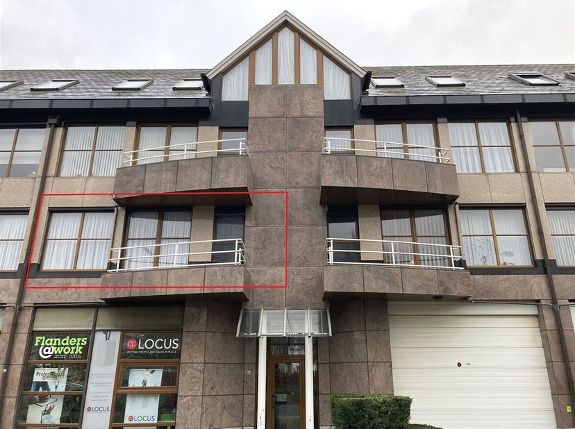 Appartement de 2 chambres bien situé avec une terrasse spacieuse.<br />
Situation : En plein centre d'Herentals avec toutes les facilités (magasins, é